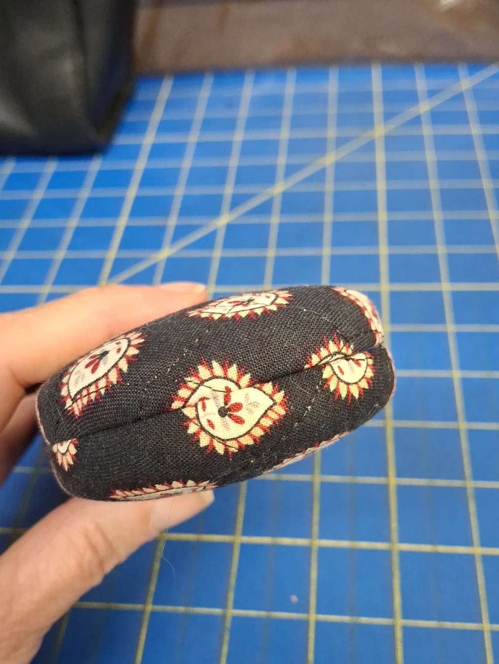 Retired 2006 Vera Bradley hard clamshell eyeglass case Midnight Paisley Preloved